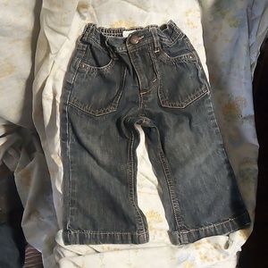 Old navy boy or girl geans size 12-18 months